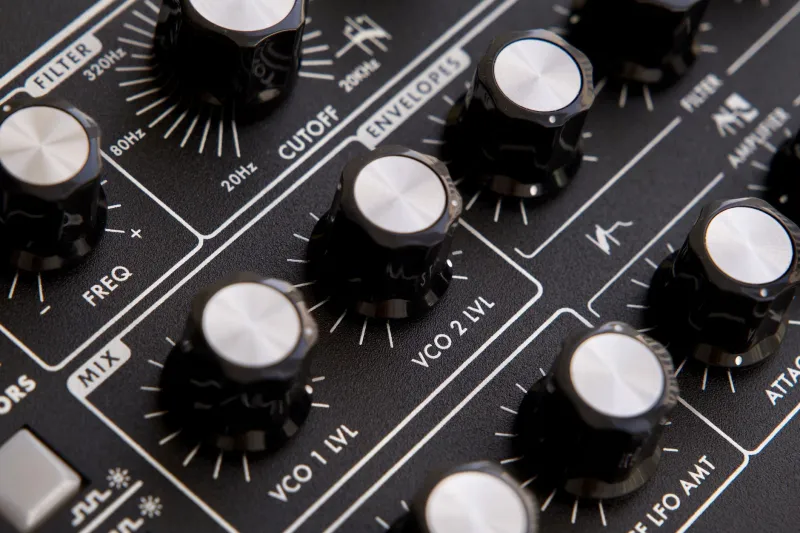 Wrong Notes, Right Feeling: How Underground Producers Are Weaponizing Out-of-Tune Synths
